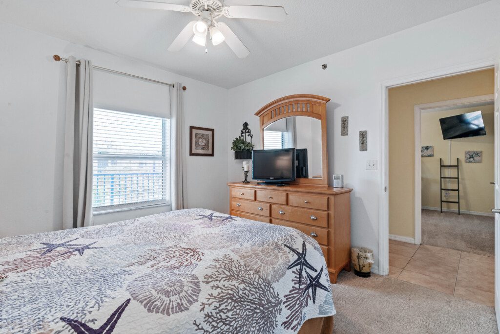 b2df809f c4d2 401b bde3 43f018676d99