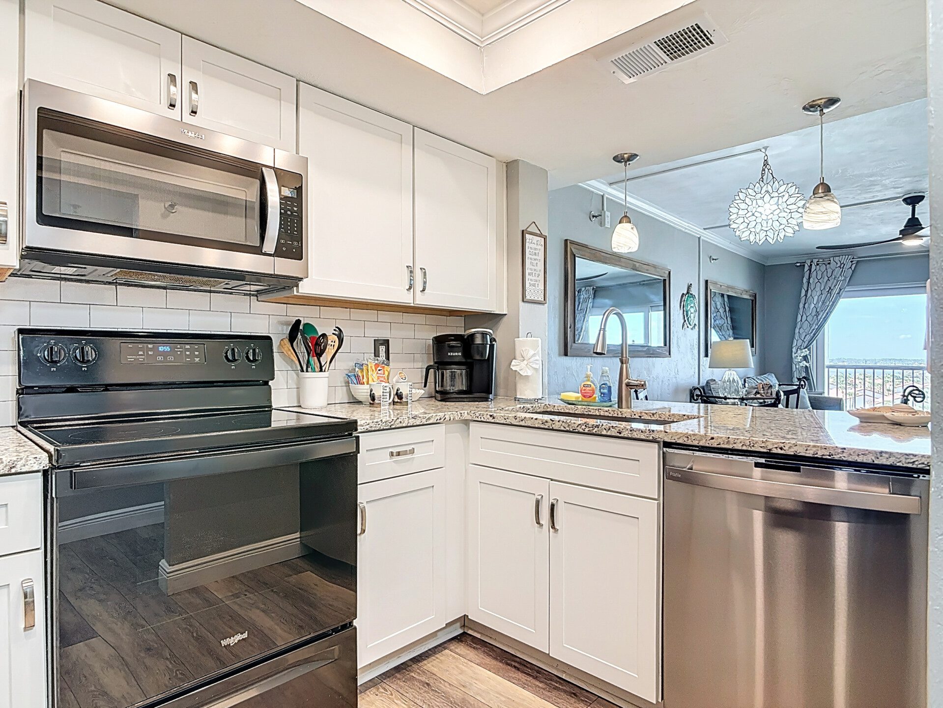 d445e569 eba8 485f 8837 dfcf84e4ceb2